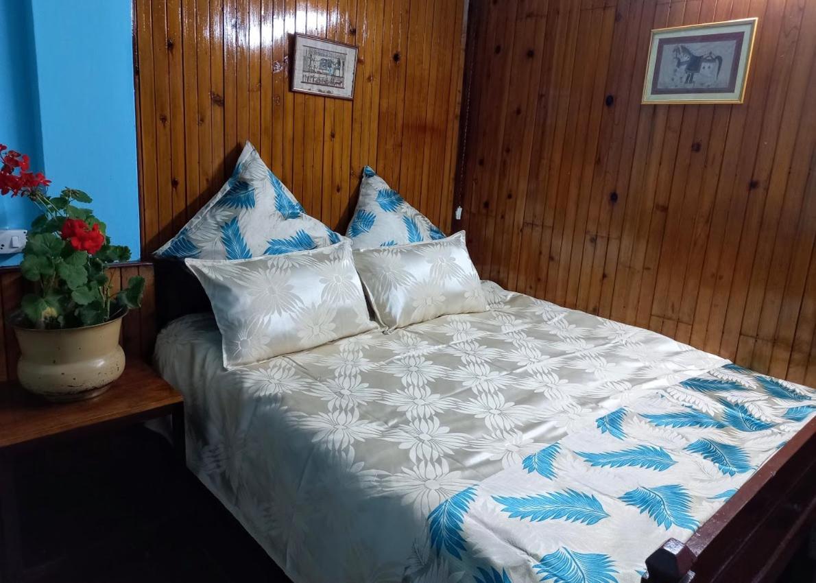 West Point Backpackers Hostel Дарджилинг Экстерьер фото