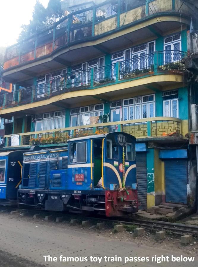 West Point Backpackers Hostel Дарджилинг Экстерьер фото
